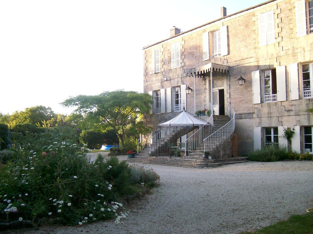 Manoir Angle Bed and Breakfast Blanzay-sur-Boutonne Εξωτερικό φωτογραφία
