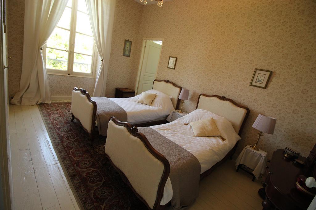 Manoir Angle Bed and Breakfast Blanzay-sur-Boutonne Δωμάτιο φωτογραφία